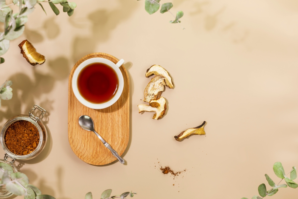 Infographic displaying five different functional mushrooms and their core benefits for focus and immunity.