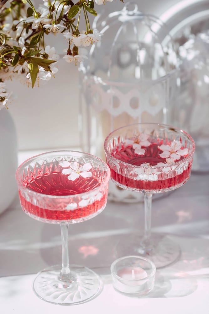 A low-sugar version of the Sleepy Girl Mocktail with sparkling water and a garnish.